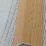 Olcsóbb 2.5x2 cm öntapadós műanyag élvédő famintás 100 cm 88656