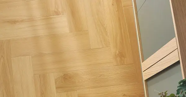 Azonnali szállítás Arbiton SPC padló Amaron Herringbone CAS227 Virgin Oak