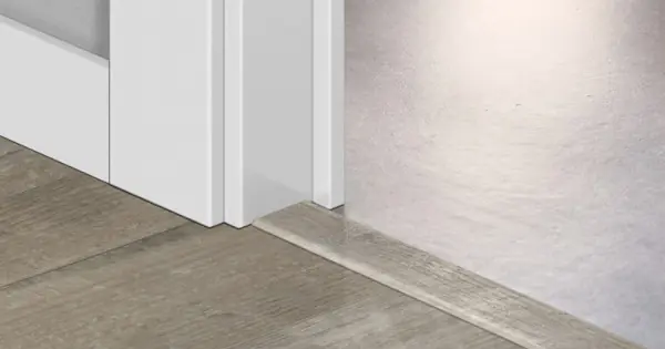 Népszerű Quick Step Alpha Bloom dekorazonos vinyl burkolatváltó sín