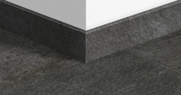 Alacsony ár Quick Step Alpha Oro és Oro Base 58 mm-es dekorazonos vinyl szegélyléc