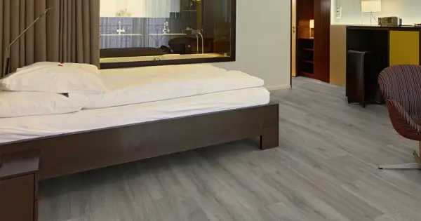 Kedvezményes ár Swiss Krono laminált padló Grand Selection Evolution Copper Oak 4512