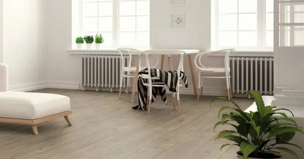 Kedvezmény Swiss Krono laminált padló Liberty Natural Oak Brown 4931