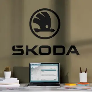 Falfelirat és autó logó - Skoda Népszerű
