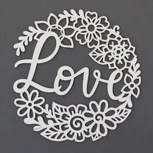 Fa dekoratív ajtókoszorú - Love Akciós ár