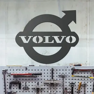 Szezonális akció Volvo autó embléma fából