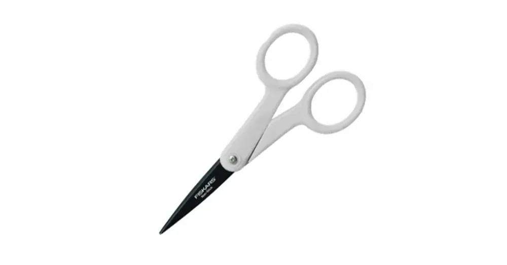 Azonnali szállítás FISKARS 9994 VARRÓOLLÓ 12cm TITÁNIUM BEVONATOS