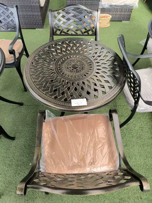 Alumínium asztal 78x78 + szék bronz + párna Akció