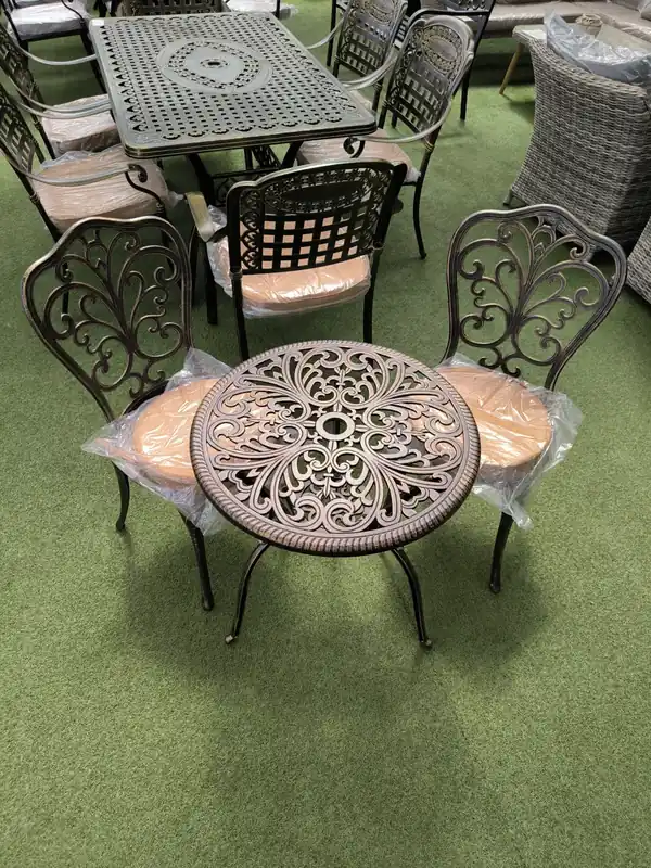 Azonnali szállítás Alumínium asztal 60x60 +szék bronz + párna